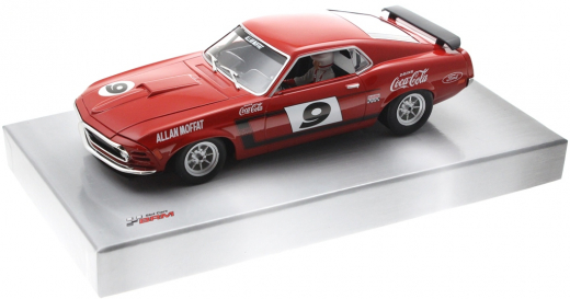BRM Fahrzeuge BRM195 Ford Mustang No. 9 in Rennversion mit Metall-Chassis