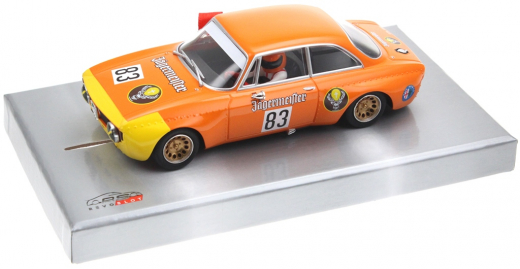 Revoslot Fahrzeuge RS0250 Alfa Giulia No. 83 Orange in Rennversion mit Metall-Chassis