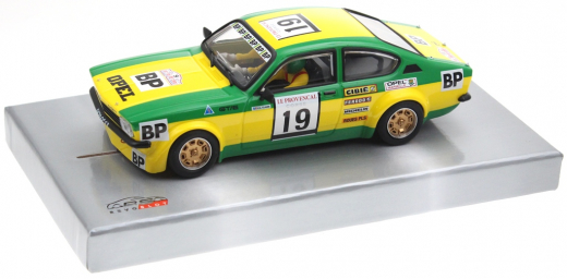 Revoslot Fahrzeuge RS0256 Kadett No. 19 in Rennversion mit Metall-Chassis
