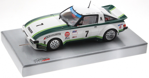 Revoslot Fahrzeuge RS0279 Mazda RX7 No. 7 (1979) in Rennversion mit Metall-Chassis
