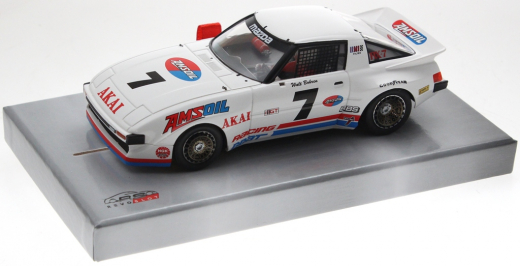 Revoslot Fahrzeuge RS0281 Mazda RX7 No. 7 (1980) in Rennversion mit Metall-Chassis