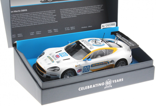 Scalextric Fahrzeuge 3830A 60 Jahre Collection Car No. 2 - 2000s Aston Martin