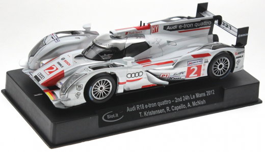 Slot.it Fahrzeuge SICA38B Audi R18 No. 2 Rennversion, Kunststo?-Chassis und 4x4-Allradantrieb